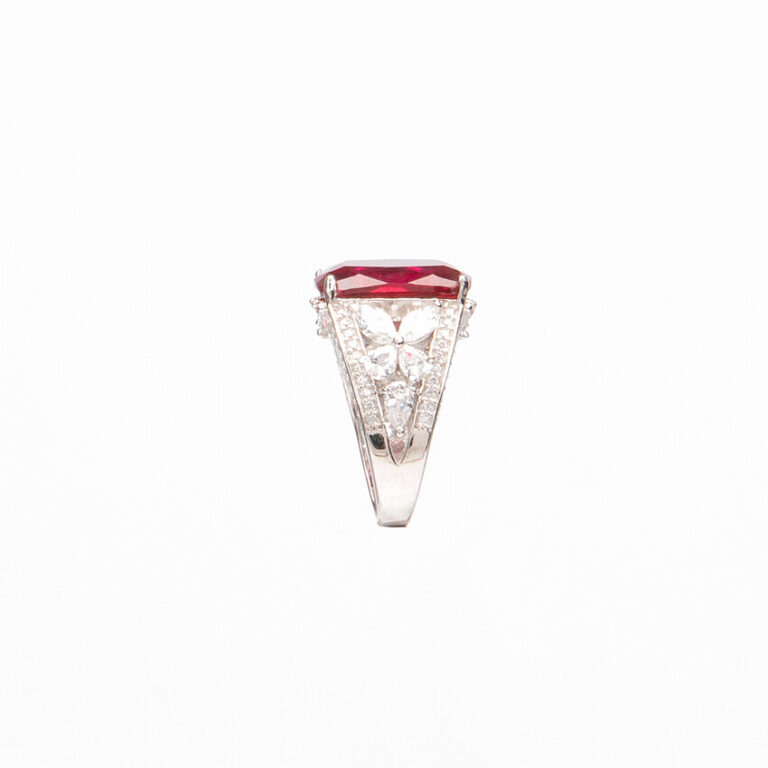 Anello pietra centrale color rubino zirconi marquise 3