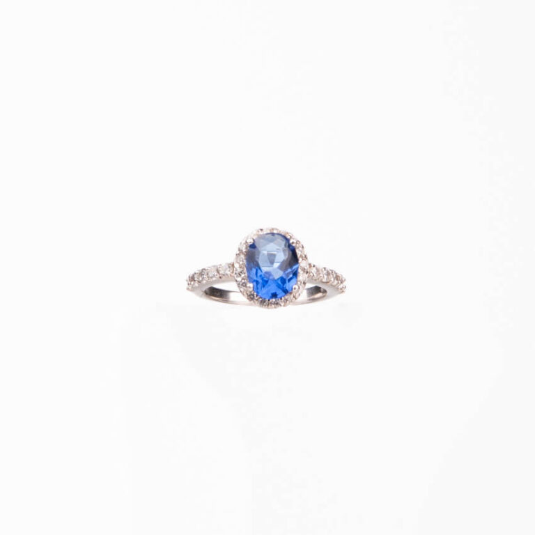 Anello pietra centrale taglio ovale blu zaffiro 3