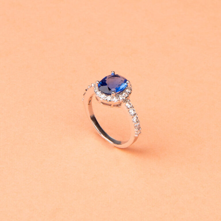 Anello pietra centrale taglio ovale blu zaffiro 6