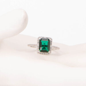 Anello solitario pietra centrale verde smeraldo 1