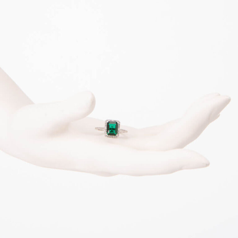 Anello solitario pietra centrale verde smeraldo 2